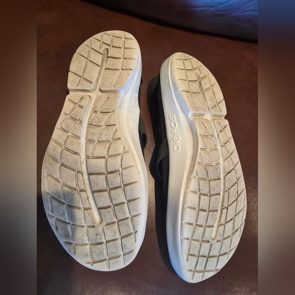 Oofos shoes - Picture 3 of 4